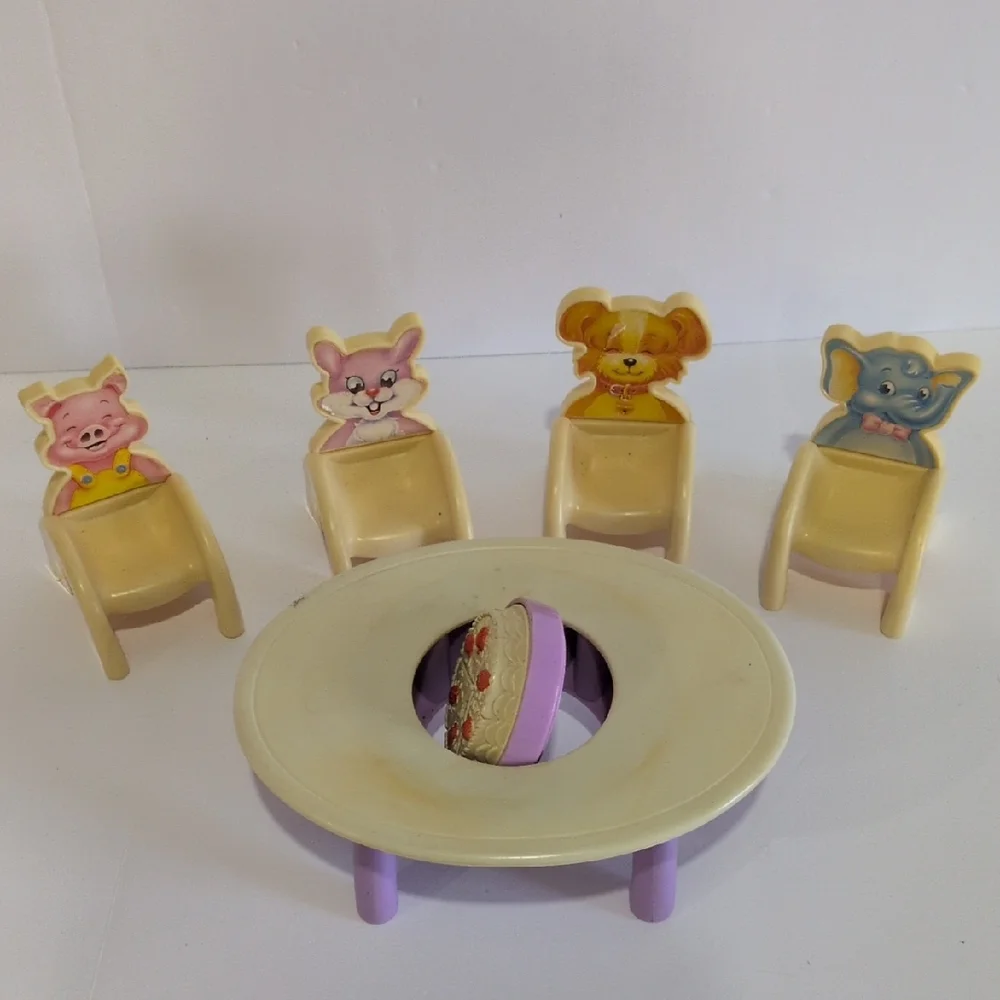 Barbie Family Set - 1966 Barbie, 1968 Ken, and 2017 Chelsea - Picture 4 of 16